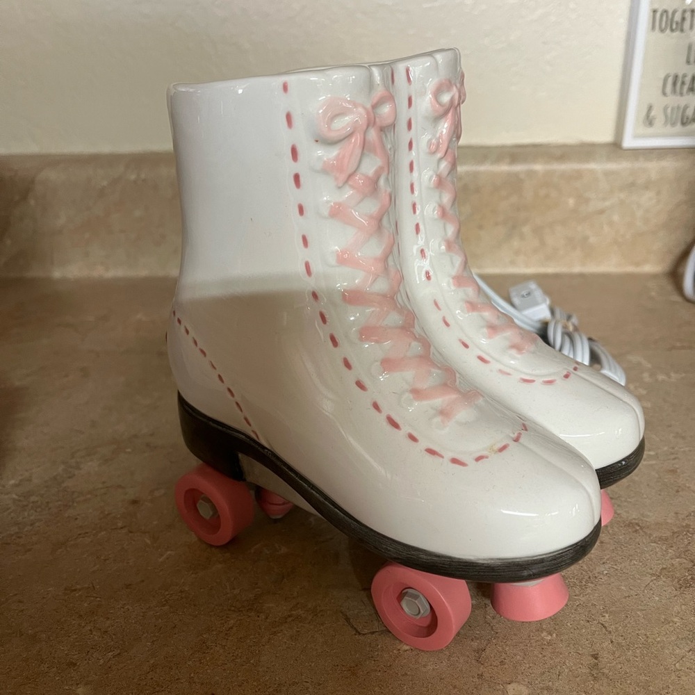 Scentsy White and Pink Roller Skate Ceramic warmer
